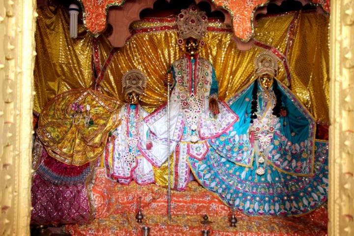 Shri-Kirtida-Mataji-Vrishbhanu-Baba-and-Sridama-at-Barsana